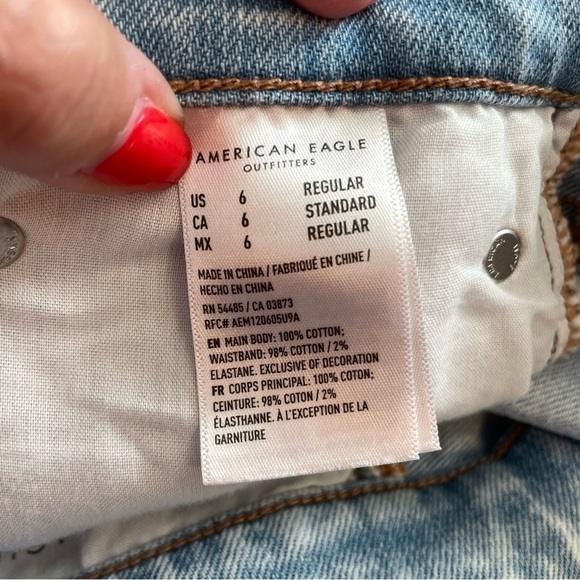 American Eagle Distressed 90’s Boyfriend Jeans High Rise Mom Denim Size 6 - Picture 5 of 8
